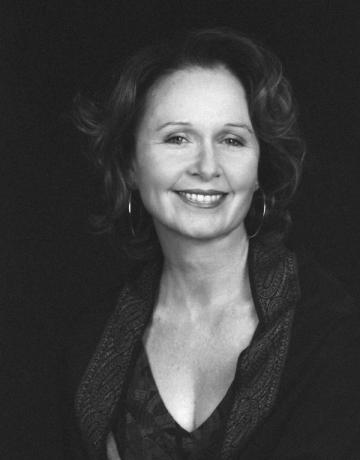 Burton--Kate_300dpi--Headshot---46.jpg