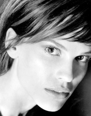 swank_hilary-422--Headshot---40.jpg